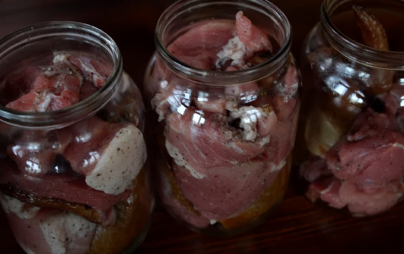 М'ясна тушкованка з копченостями: рецепт смачної консервації на зиму